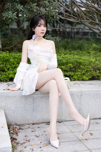 美女张开双腿写真海报
